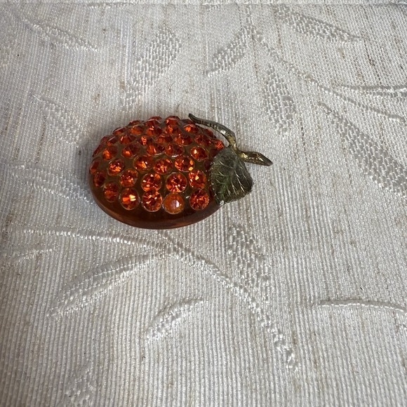 Vintage Austrian forbidden fruit orange brooch. - Picture 5 of 6